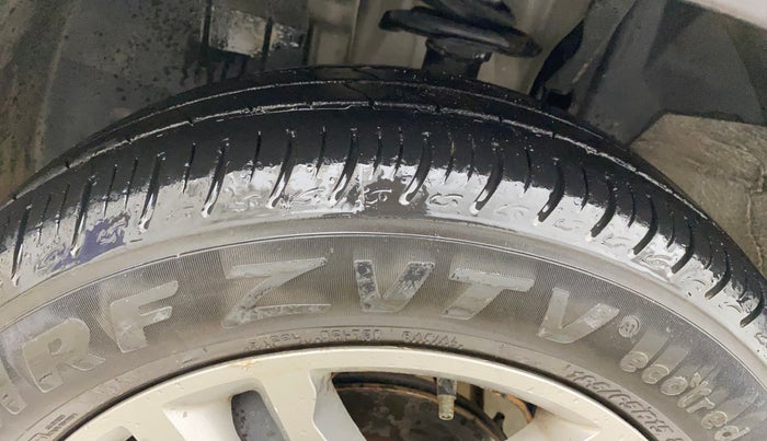 2020 Renault TRIBER RXZ, Petrol, Manual, 75,385 km, Left Front Tyre Tread