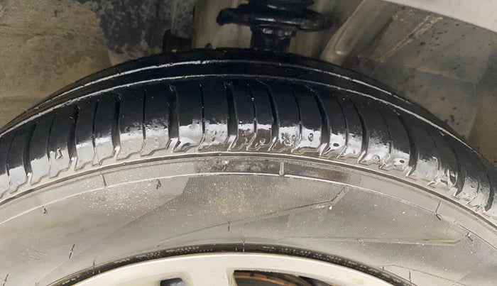 2020 Renault TRIBER RXZ, Petrol, Manual, 75,385 km, Right Front Tyre Tread