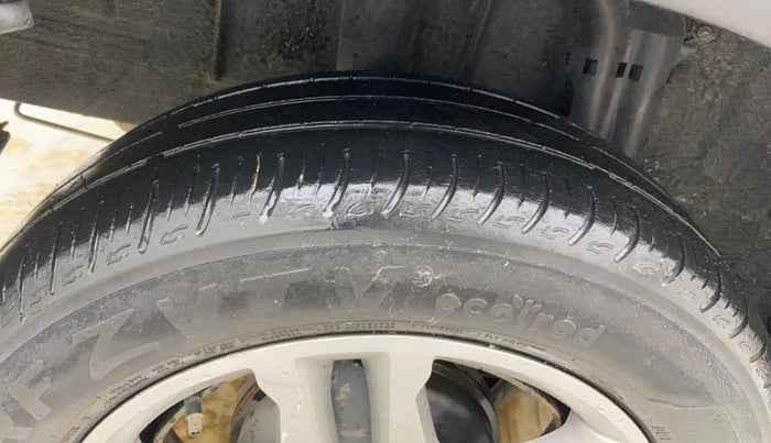 2020 Renault TRIBER RXZ, Petrol, Manual, 75,385 km, Right Rear Tyre Tread