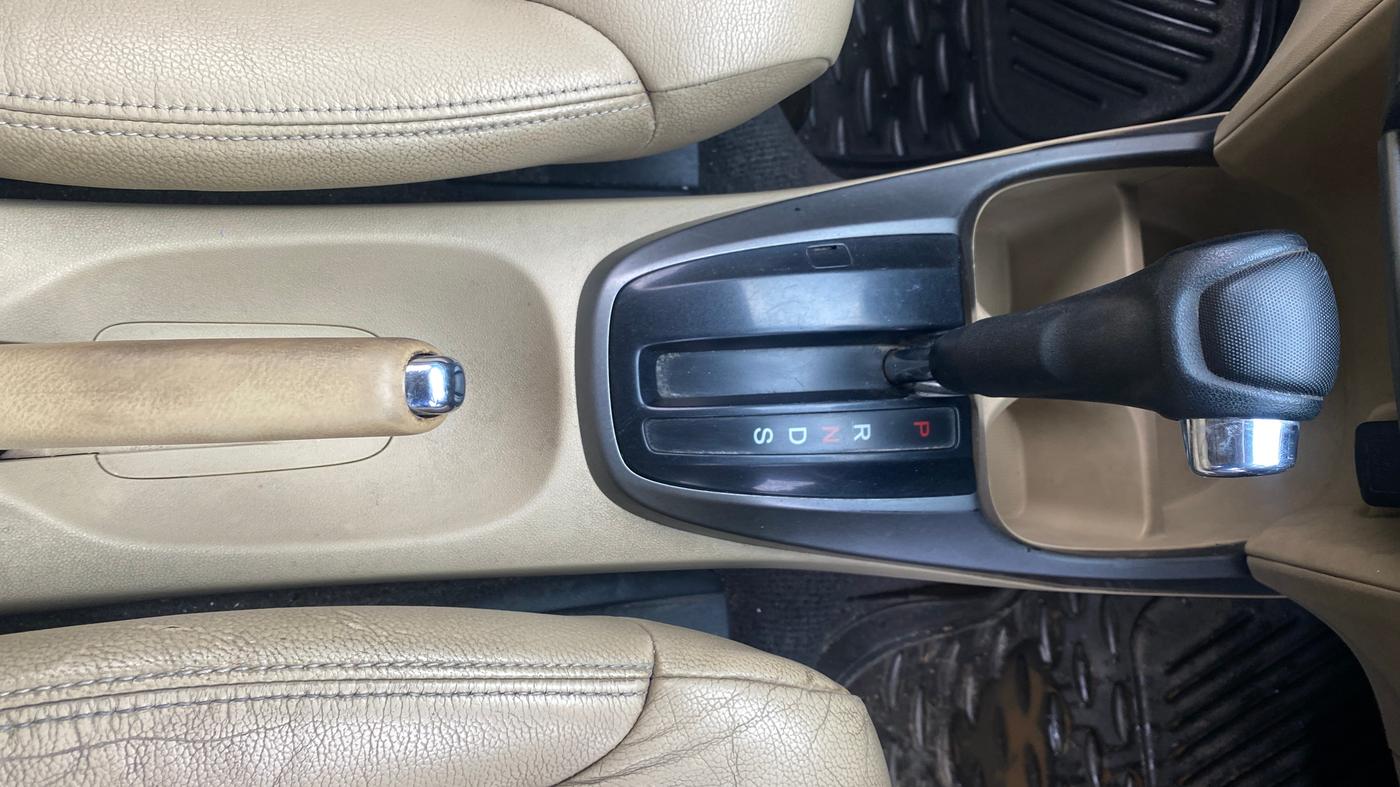 2013 Honda City 1.5L I-VTEC V AT, Petrol, Automatic, 1,00,548 km, Gear Lever