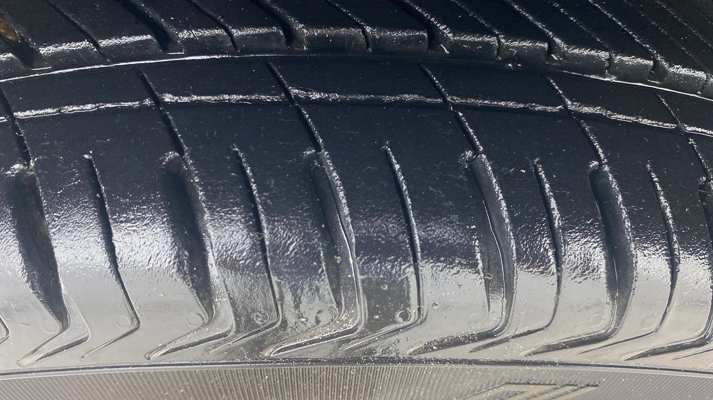 2013 Honda City 1.5L I-VTEC V AT, Petrol, Automatic, 1,00,548 km, Left Front Tyre Tread