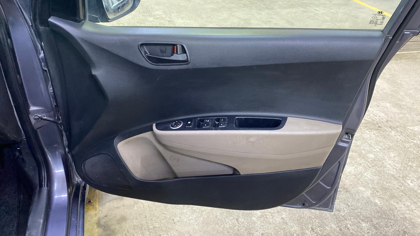 2018 Hyundai Xcent E+, Petrol, Manual, 60,248 km, Driver Side Door Panels Control