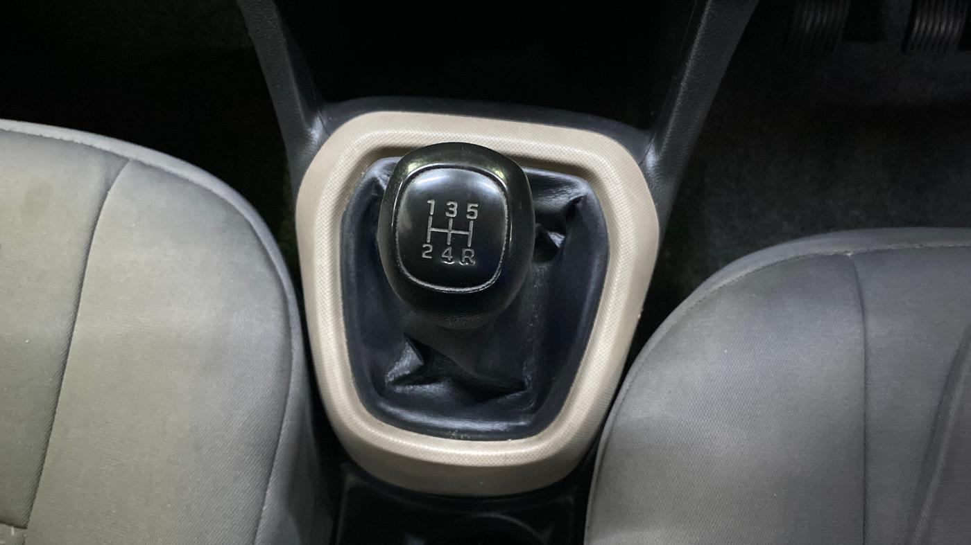 2018 Hyundai Xcent E+, Petrol, Manual, 60,248 km, Gear Lever