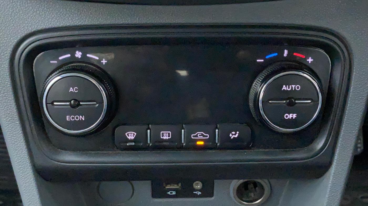 2018 Tata TIGOR XZ PLUS PETROL, Petrol, Manual, 29,154 km, Automatic Climate Control