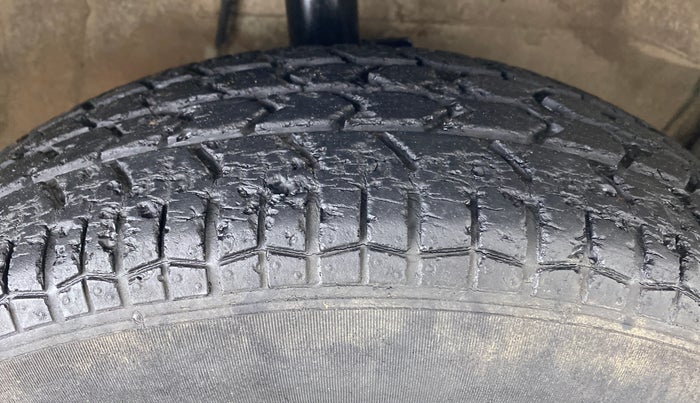 2011 Maruti Ritz LXI, Petrol, Manual, 42,484 km, Right Front Tyre Tread