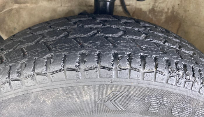 2011 Maruti Ritz LXI, Petrol, Manual, 42,484 km, Left Front Tyre Tread
