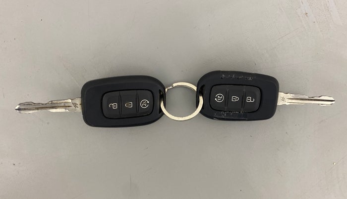 2021 Renault Duster RXZ 1.3 TURBO PETROL MT, Petrol, Manual, 1,12,040 km, Key Close Up