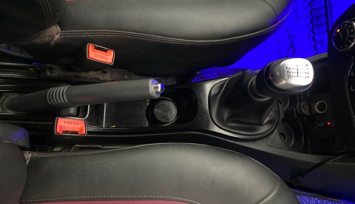 2021 Renault Duster RXZ 1.3 TURBO PETROL MT, Petrol, Manual, 1,12,040 km, Gear Lever