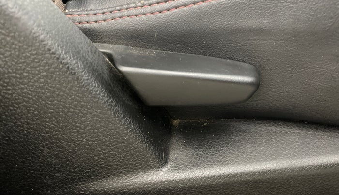 2021 Renault Duster RXZ 1.3 TURBO PETROL MT, Petrol, Manual, 1,12,040 km, Driver Side Adjustment Panel