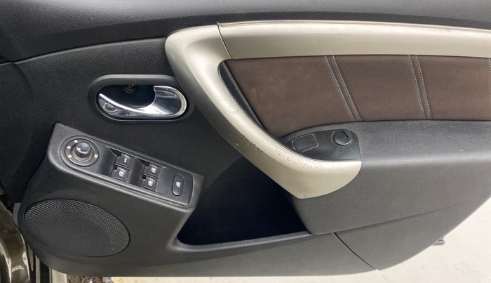 2021 Renault Duster RXZ 1.3 TURBO PETROL MT, Petrol, Manual, 1,12,040 km, Driver Side Door Panels Control