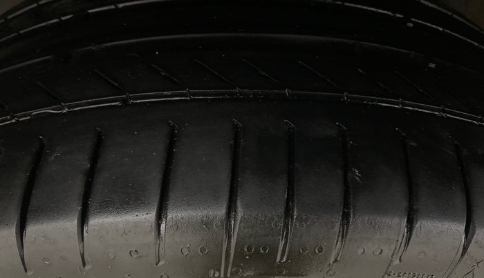 2021 Renault Duster RXZ 1.3 TURBO PETROL MT, Petrol, Manual, 1,12,040 km, Right Rear Tyre Tread