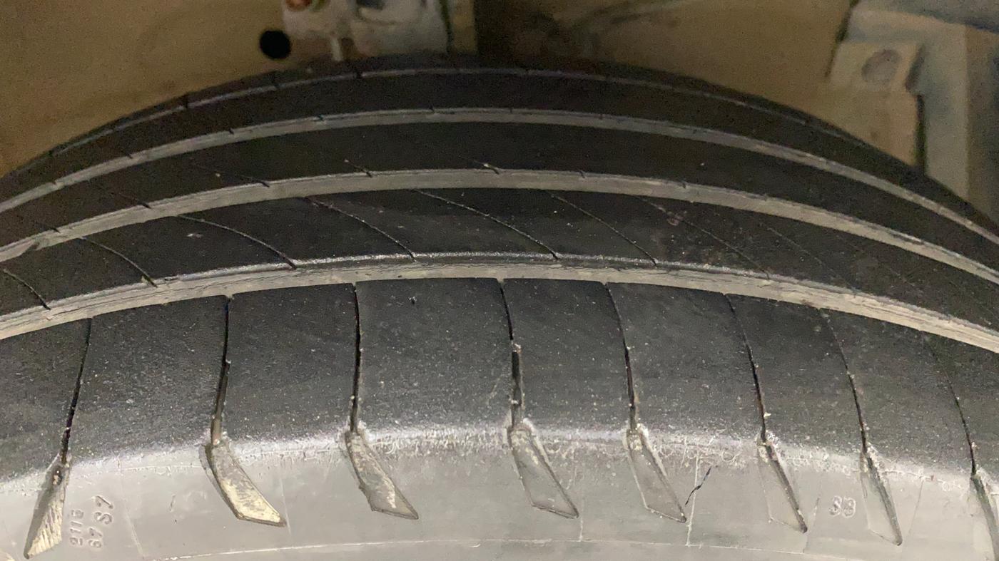 2017 Maruti Swift ZXI, Petrol, Manual, 1,18,753 km, Right Front Tyre Tread