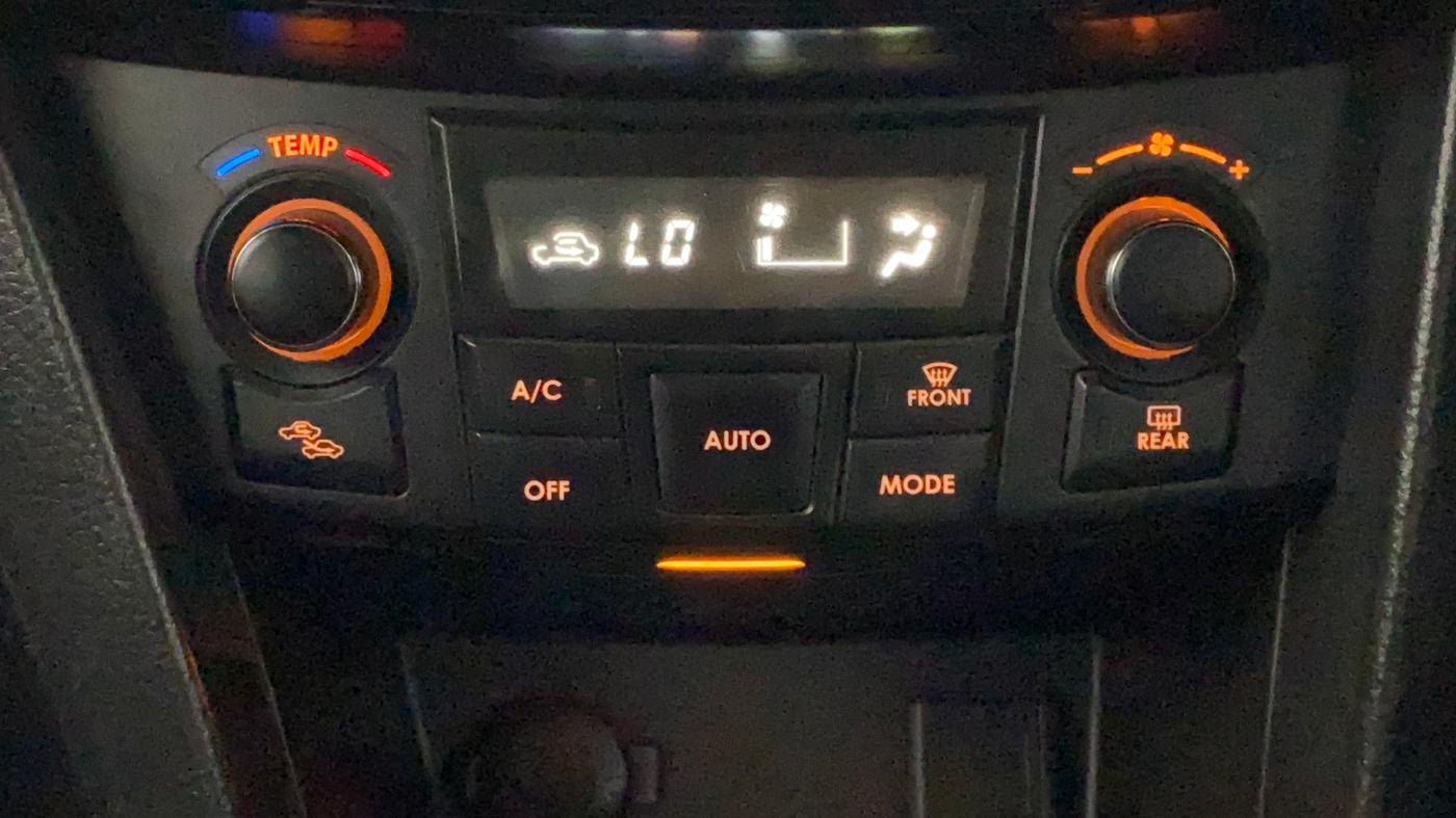 2017 Maruti Swift ZXI, Petrol, Manual, 1,18,753 km, Automatic Climate Control