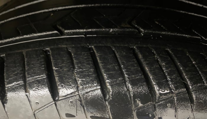 2021 Hyundai NEW I20 SPORTZ 1.2 AT, Petrol, Automatic, 21,650 km, Right Front Tyre Tread