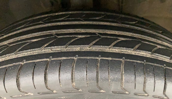 2016 Maruti Wagon R 1.0 VXI OPT, Petrol, Manual, 46,243 km, Right Front Tyre Tread