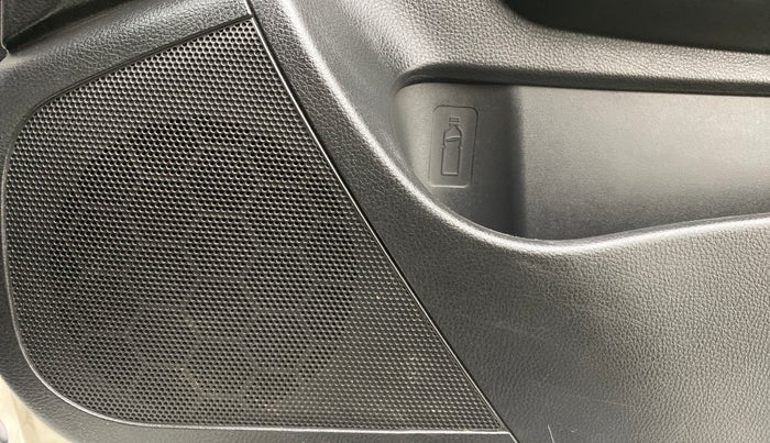 2017 Maruti Swift VXI O, Petrol, Manual, 16,870 km, Speaker