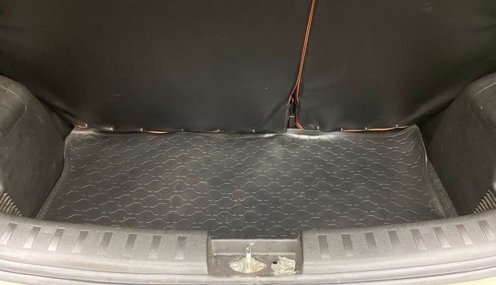 2017 Maruti Swift VXI O, Petrol, Manual, 16,870 km, Boot Inside