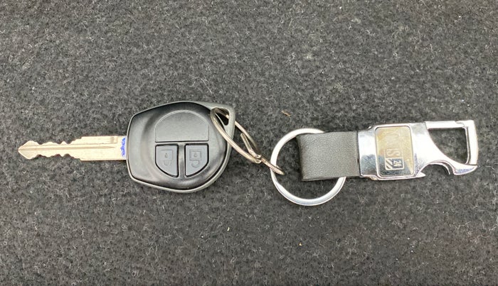 2017 Maruti Swift VXI O, Petrol, Manual, 16,870 km, Key Close Up