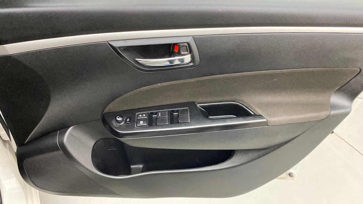 2017 Maruti Swift VXI O, Petrol, Manual, 16,870 km, Driver Side Door Panels Control