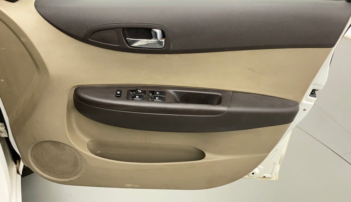 2010 Hyundai i20 MAGNA (O) 1.2, Petrol, Manual, 66,190 km, Driver Side Door Panels Control