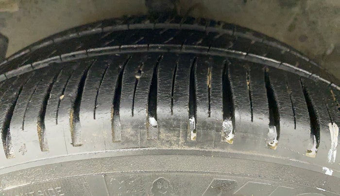 2010 Hyundai i20 MAGNA (O) 1.2, Petrol, Manual, 66,190 km, Left Front Tyre Tread