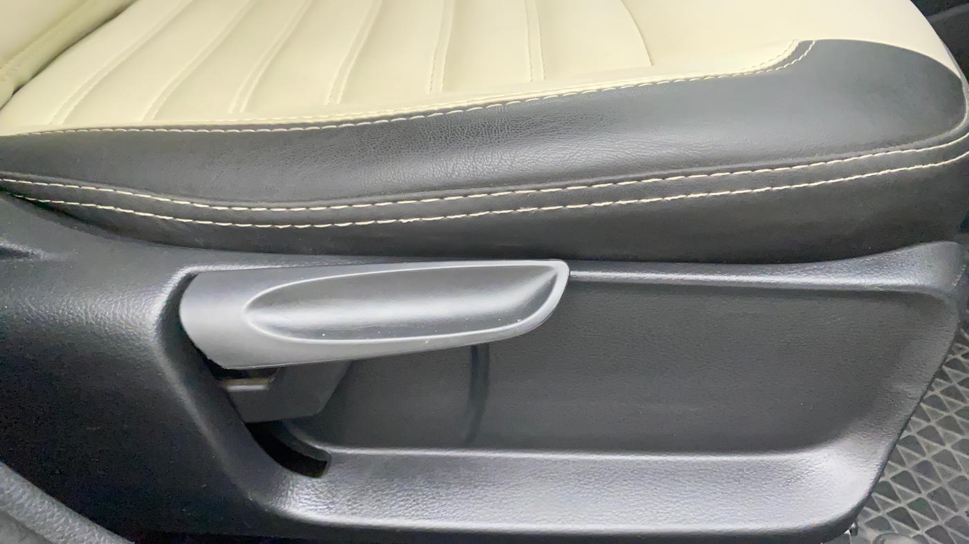 2018 Skoda Rapid AMBITION 1.6 MPI MT, Petrol, Manual, 72,869 km, Driver Side Adjustment Panel