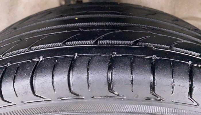 2018 Maruti Wagon R 1.0 VXI, Petrol, Manual, 64,775 km, Right Front Tyre Tread