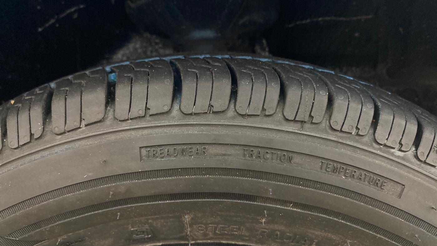 2013 Maruti A Star VXI (ABS) AT, Petrol, Automatic, 68,996 km, Right Front Tyre Tread
