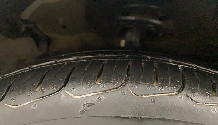 2018 Maruti Ciaz ALPHA  AT 1.5 SHVS PETROL, Petrol, Automatic, 40,028 km, Left Front Tyre Tread