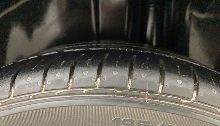 2018 Maruti Ciaz ALPHA  AT 1.5 SHVS PETROL, Petrol, Automatic, 40,028 km, Left Rear Tyre Tread