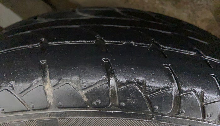 2017 Maruti Wagon R 1.0 LXI CNG, CNG, Manual, 39,558 km, Right Rear Tyre Tread