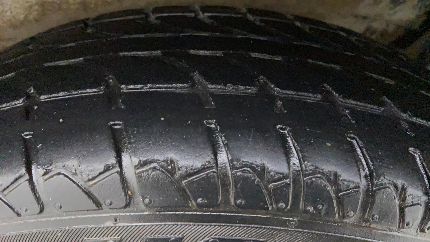 2017 Maruti Wagon R 1.0 LXI CNG, CNG, Manual, 39,558 km, Right Front Tyre Tread