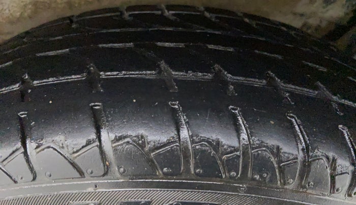 2017 Maruti Wagon R 1.0 LXI CNG, CNG, Manual, 39,558 km, Right Front Tyre Tread