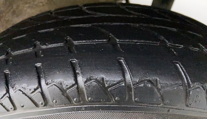 2017 Maruti Wagon R 1.0 LXI CNG, CNG, Manual, 39,558 km, Left Front Tyre Tread