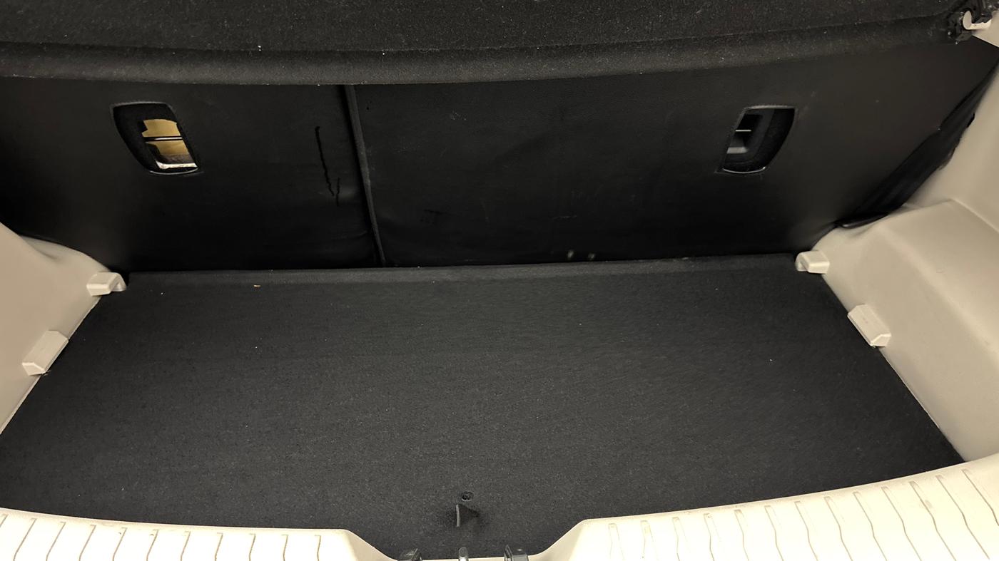 2021 Mahindra XUV300 W8 1.2 PETROL, Petrol, Manual, 60,110 km, Boot Inside