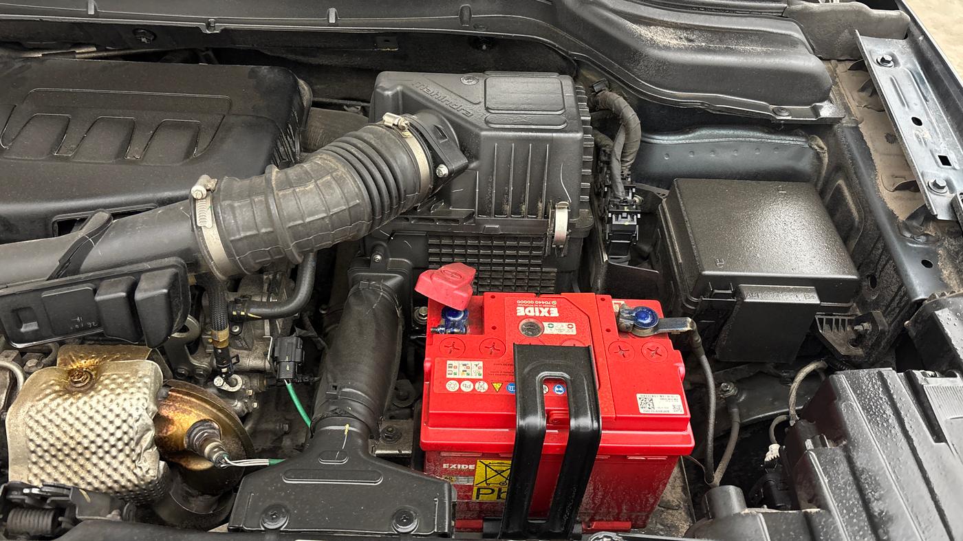 2021 Mahindra XUV300 W8 1.2 PETROL, Petrol, Manual, 60,110 km, Engine View - Left