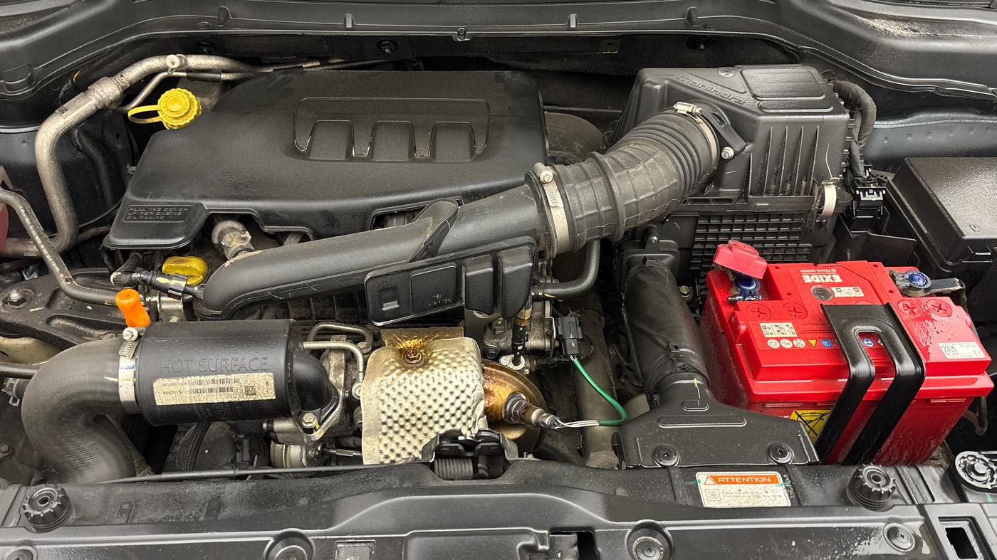 2021 Mahindra XUV300 W8 1.2 PETROL, Petrol, Manual, 60,110 km, Engine View
