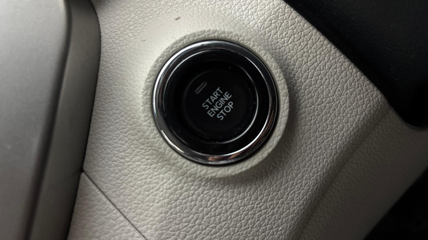 2021 Mahindra XUV300 W8 1.2 PETROL, Petrol, Manual, 60,110 km, Keyless Start/ Stop Button