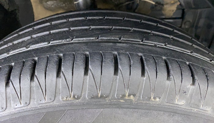 2020 Maruti Vitara Brezza ZXI +, Petrol, Manual, 25,778 km, Right Front Tyre Tread