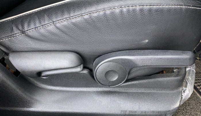2020 Maruti Vitara Brezza ZXI +, Petrol, Manual, 25,778 km, Driver Side Adjustment Panel