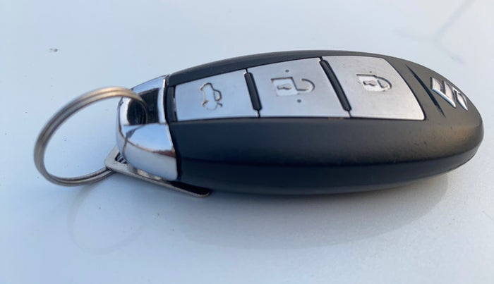 2017 Maruti Ciaz ALPHA 1.4 PETROL, Petrol, Manual, 1,46,733 km, Key Close Up