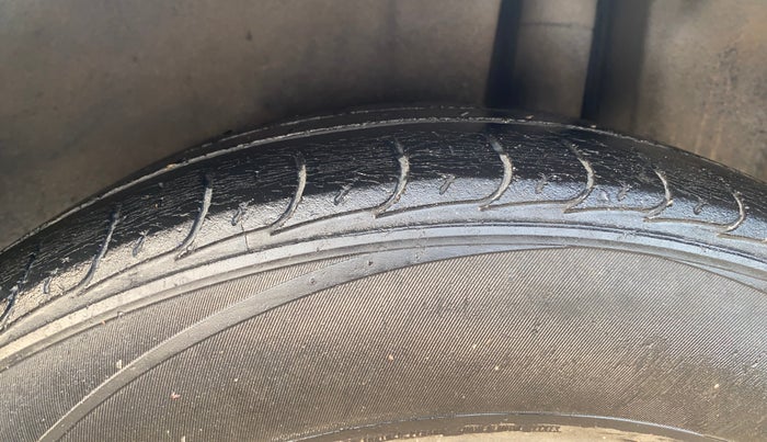 2017 Maruti Ciaz ALPHA 1.4 PETROL, Petrol, Manual, 1,46,733 km, Left Rear Tyre Tread