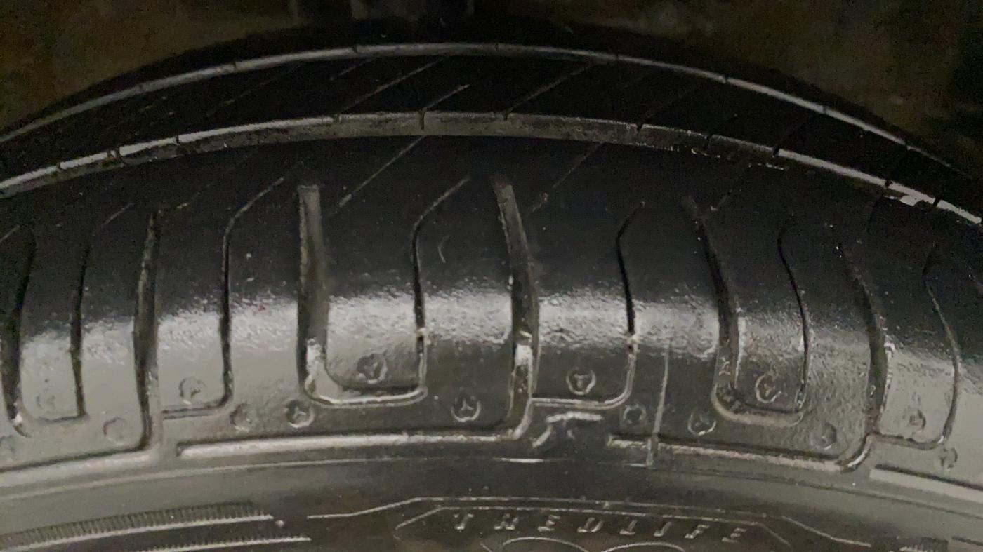 2010 Maruti Wagon R 1.0 VXI, Petrol, Manual, 69,539 km, Right Front Tyre Tread