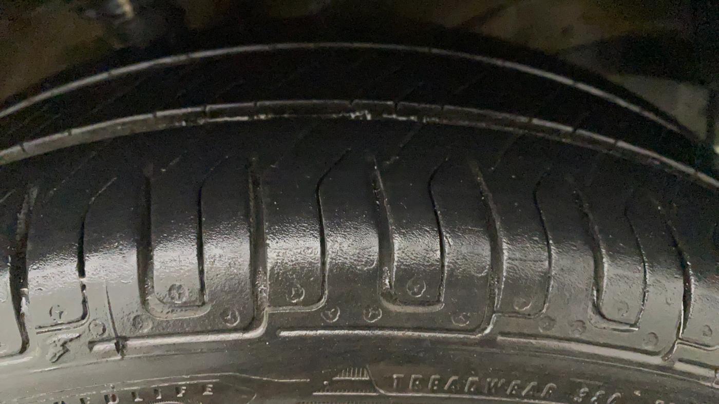 2010 Maruti Wagon R 1.0 VXI, Petrol, Manual, 69,539 km, Left Front Tyre Tread