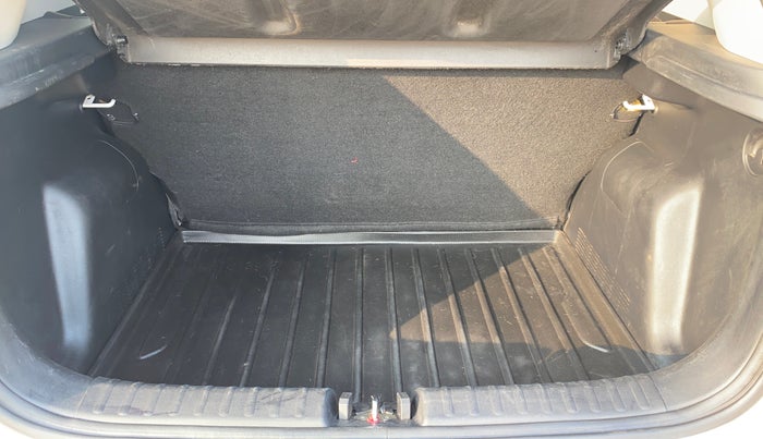 2022 KIA SONET HTX 1.0 IMT, Petrol, Manual, 46,162 km, Boot Inside