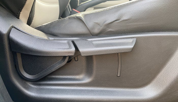 2022 KIA SONET HTX 1.0 IMT, Petrol, Manual, 46,162 km, Driver Side Adjustment Panel