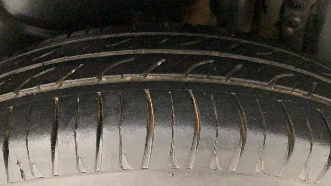 2014 Maruti Swift Dzire VXI, Petrol, Manual, 47,372 km, Left Rear Tyre Tread