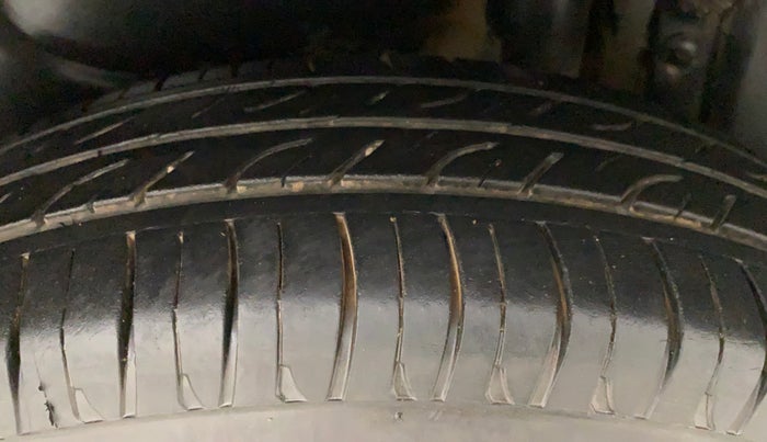 2014 Maruti Swift Dzire VXI, Petrol, Manual, 47,372 km, Left Rear Tyre Tread