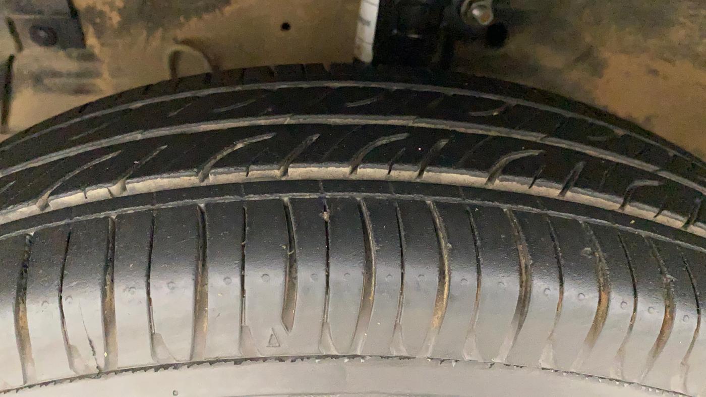 2014 Maruti Swift Dzire VXI, Petrol, Manual, 47,372 km, Left Front Tyre Tread