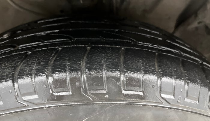 2017 Hyundai Creta SX PLUS AT 1.6 PETROL, Petrol, Automatic, 28,281 km, Right Front Tyre Tread